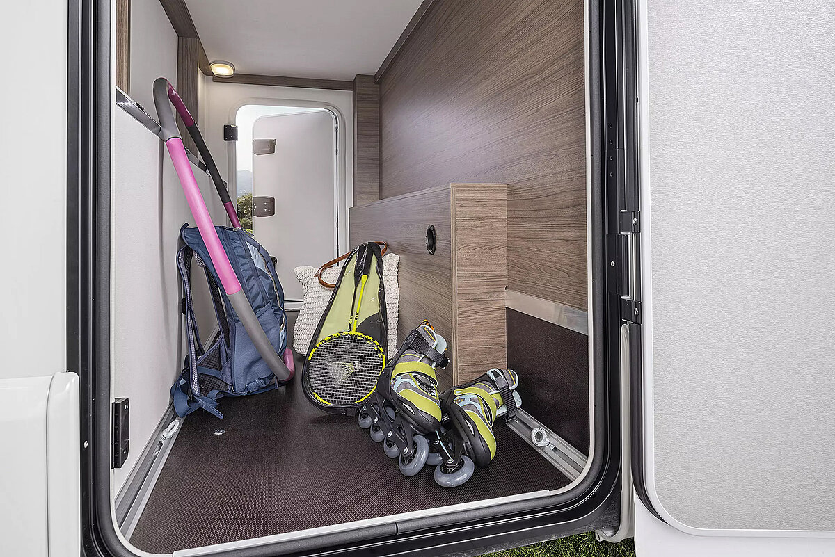 Ein Blick in den Heckstauraum des KNAUS TOURER VAN VANSATION 2024.