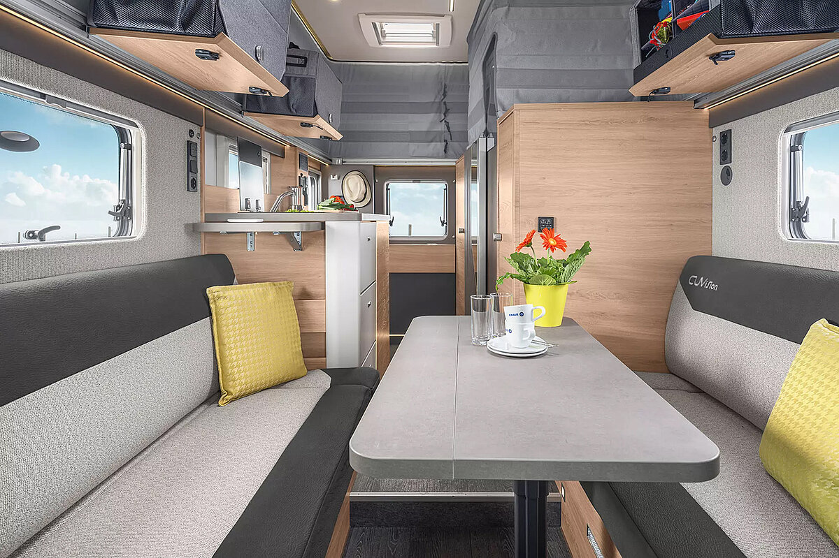 Ein Blick auf die Sitzecke des KNAUS TOURER CUV CUVISION 2024.
