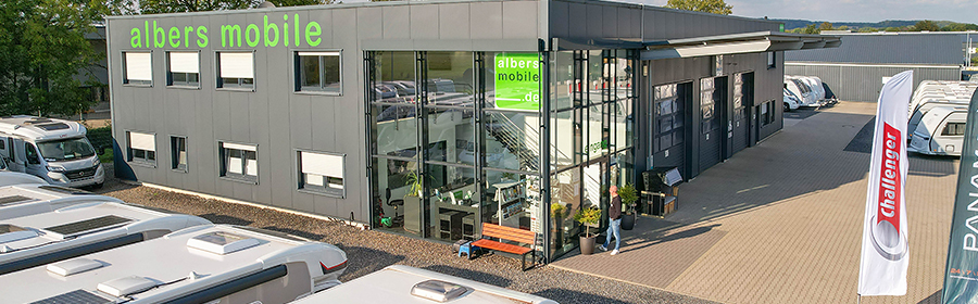 Der Firmeneingang von Albers Mobile von vorne.