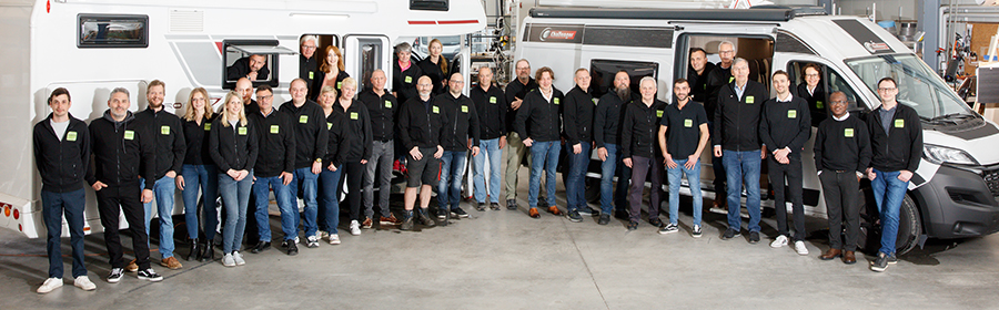 Gruppenbild der Mitarbeiter von Reisemobile Albers.