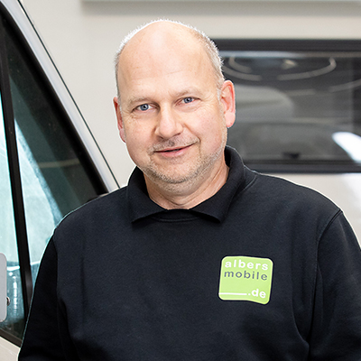 Unser Team ist stets bestrebt, die Erwartungen der Kunden zu übertreffen und sie mit exzellentem Service zu begeistern. Bild des Mitarbeiters Badelt.