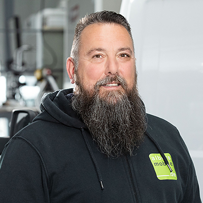 Unser Team besteht aus engagierten Fachkräften, die sich leidenschaftlich für Wohnmobile und Kundenservice einsetzen. Bild des Mitarbeiters Beckmann.