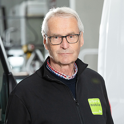 Mit ihrem Engagement und ihrer Kompetenz sorgen die Mitarbeiter von Albers Mobile dafür, dass jeder Kunde ein erstklassiges Erlebnis hat. Bild des Mitarbeiters Fögeling.